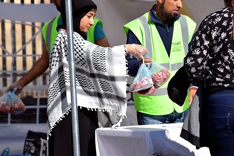 Volunteers serving kitchen